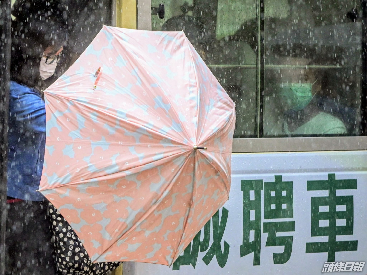 天文台一度發紅雨歷時1小時港島離島特別大雨 頭條日報