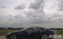 Tesla司機開自動駕駛後入睡 車速達150公里被控危駕