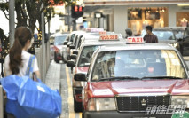 【Kelly Online】連續3輛的士見輪椅客即冚旗 網民:真係好衰