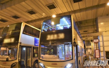 運輸署去信九巴 稱無授權九巴總站放椅子給市民午膳