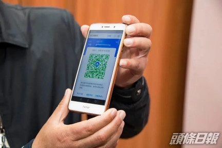 黃傑龍指,內地民眾大部份情況下根本無需要做檢驗,主要是通過手機定位訊息,檢查是否為確診或疑似患者、密切接觸人員等。網上圖片