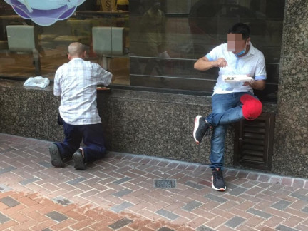 市民高溫街邊開餐。Aaron Chu圖片