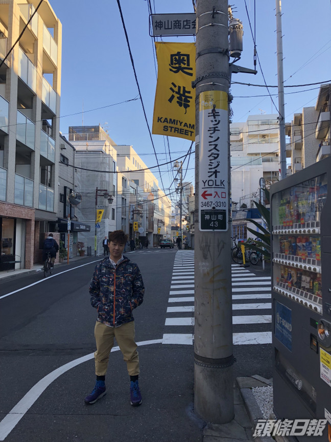 除咗做娛樂新聞台主播外，他的旅遊節目《周遊東京》相當受歡迎。
