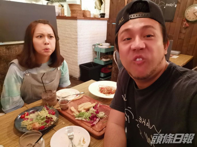 張致恒同老婆撇下兩子簡單拍拖食個晏慶祝已心滿意足。