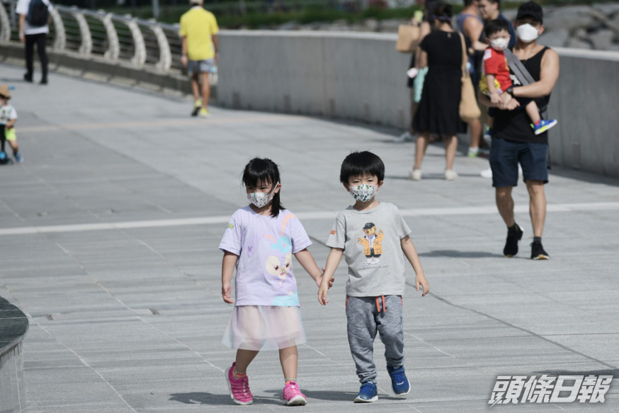 天文台預測,明日至周五日間短暫時間有陽光。 資料圖片