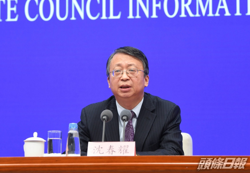 沈春耀表示,「港區國安法」的立法決定及研究起草工作同步進行。新華社