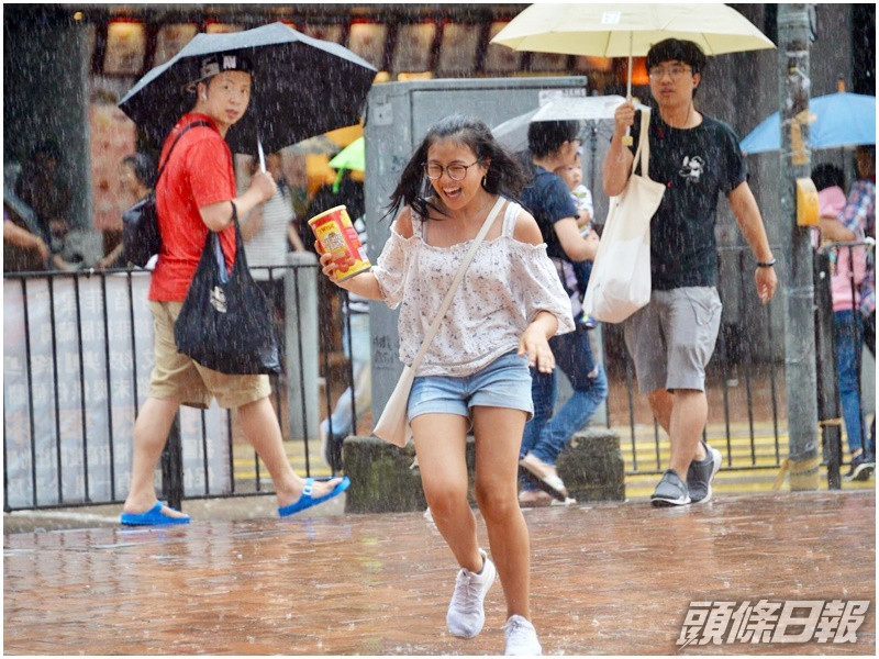天文台預測下周四多雲,有驟雨及幾陣狂風雷暴。資料圖片