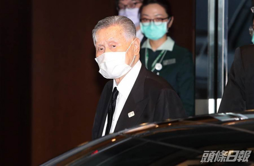森喜朗自松山機場搭專機離境,返回日本。網上圖片
