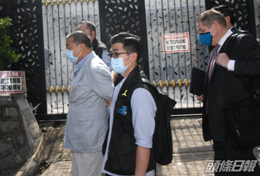黎智英被捕。