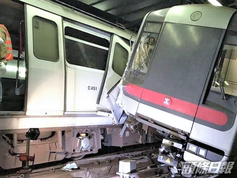 港鐵去年撞車事故,令信統系統更換工程全部延期。資料圖片