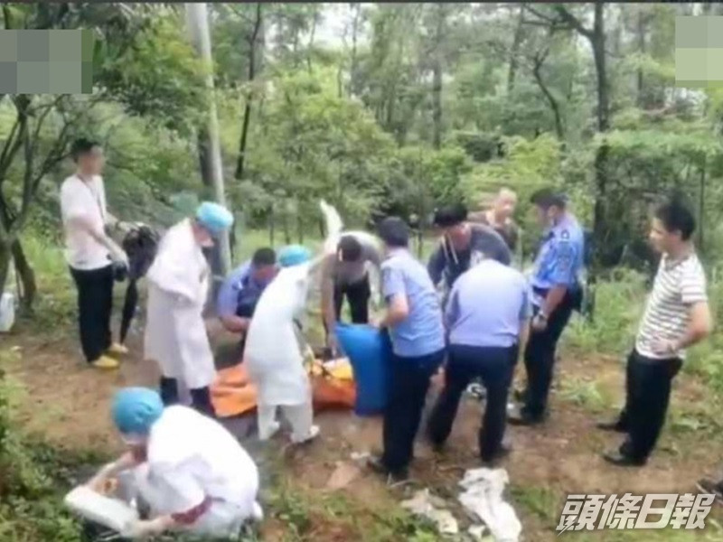 醫護人員與警員當場協助。網圖