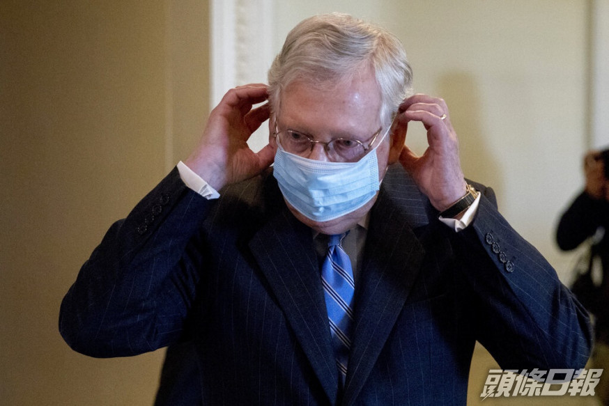 參議院共和黨領袖麥康內爾佩戴口罩。AP資料圖片