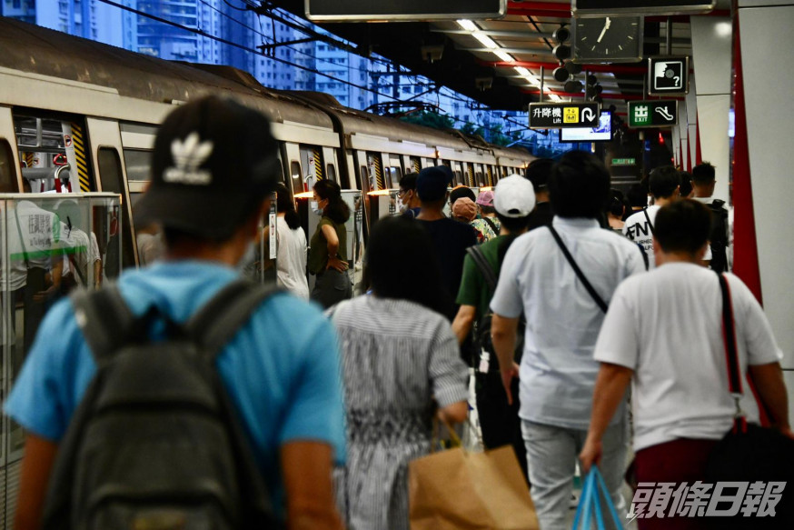 手機應用程式便會將乘客的車程紀錄自動計算為減少的碳排放量。資料圖片
