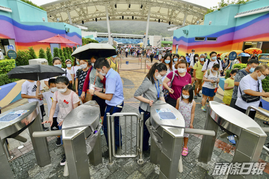 海洋公園恢復營運並推出7折門票優惠。 資料圖片