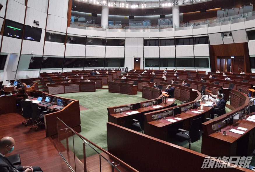 民主派立法會議員按民調結果決定立法會去留問題。 資料圖片