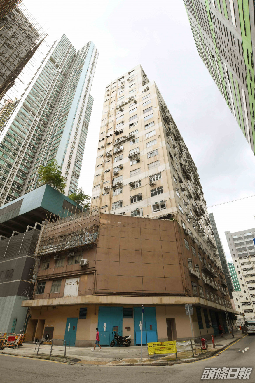 荃灣工廈「劏房」連沽三伙,成交價25萬至37萬。