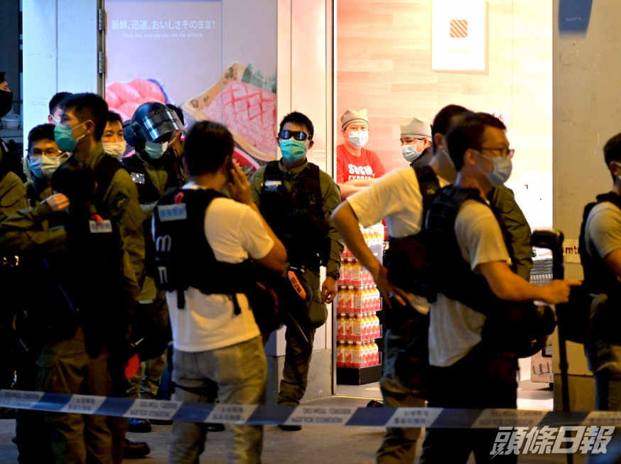 警員昨日到場驅散。資料圖片