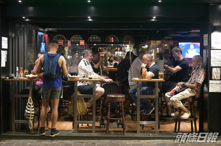 酒吧業憂港府再收緊防疫措施。 資料圖片