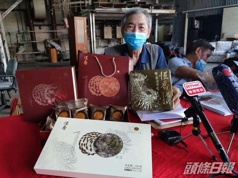 鄭鴻杰召開記者會回應有關涉假冒恆香月餅案件。