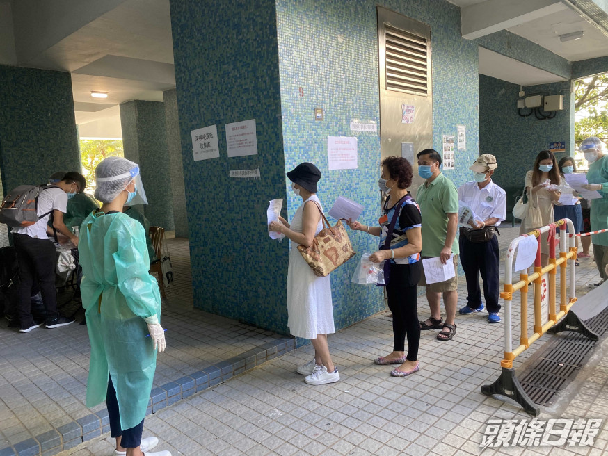 東華三院動員40名工作人員,於6天內出勤逾150人次,支援民政事務總署推出的慈雲山檢測計劃。東華圖片