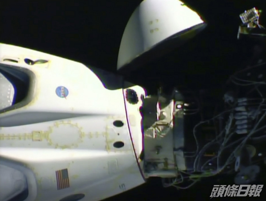SpaceX「龍」飛船離開國際太空站降落墨西哥灣。 AP