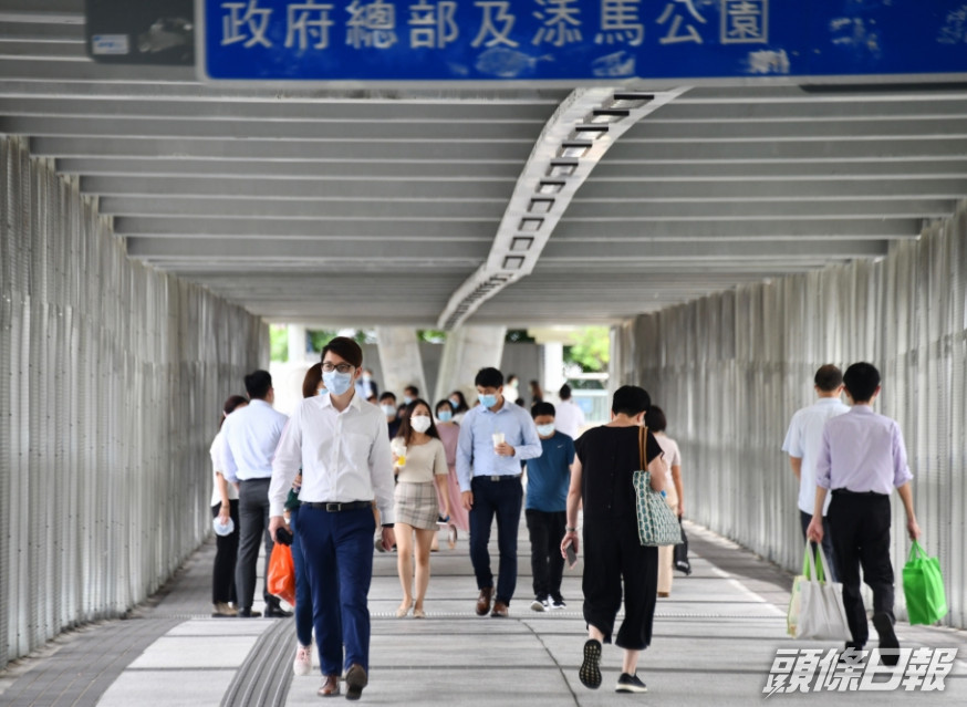 政府計畫為公務員引入宣誓或簽署文件,要求擁護《基本法》及效忠特區等。