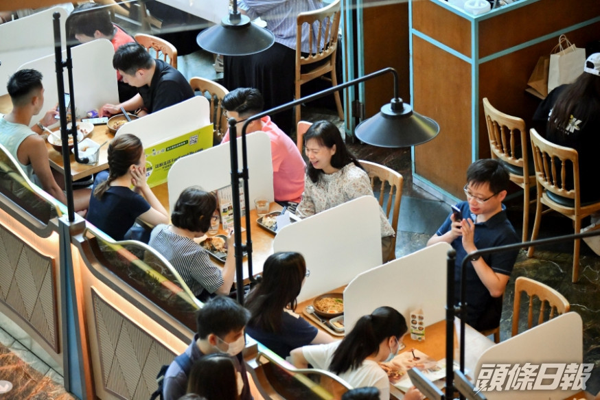 專家點出院舍、食肆、街市及豁免強制檢疫人士,屬現時四大防疫危機。