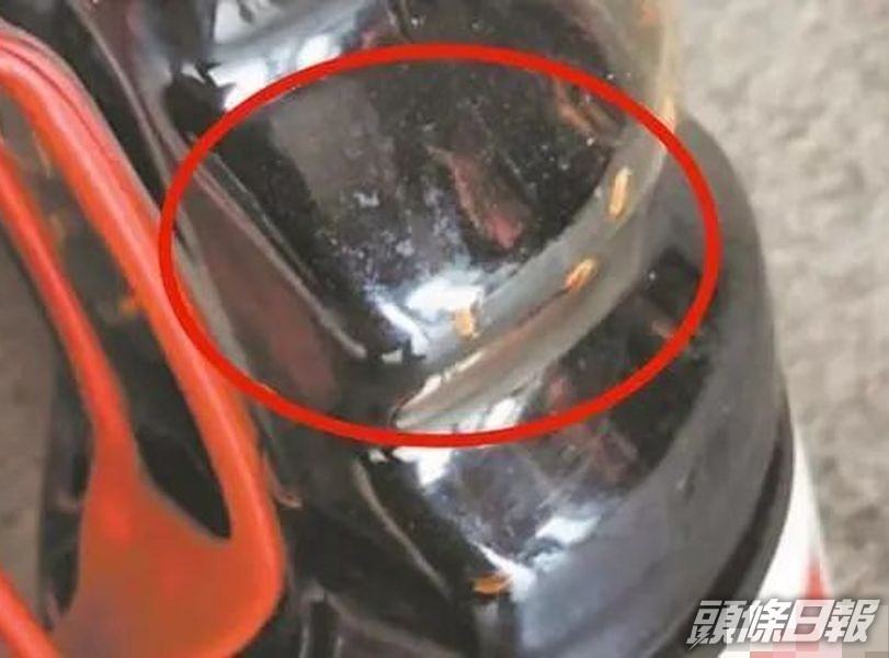 有客人投訴海天醬油開瓶後不久,有蛆蟲在瓶內蠕動。網圖