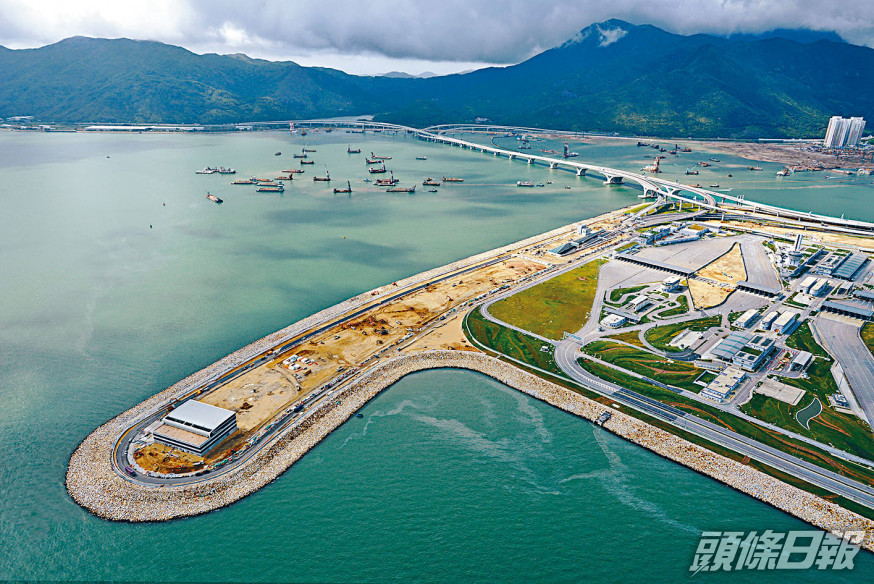 地政總署屯門測量處最近建議將該路段稱為「屯門赤鱲角隧道公路」。
