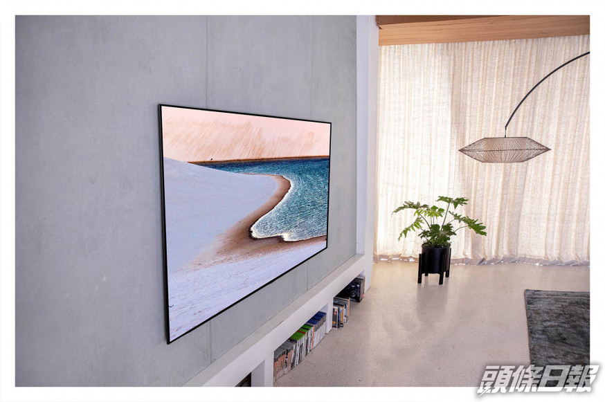 全新無縫掛牆的LG OLED GX掛畫式電視,能完美地掛於牆上貼合牆身,仿如藝術品。