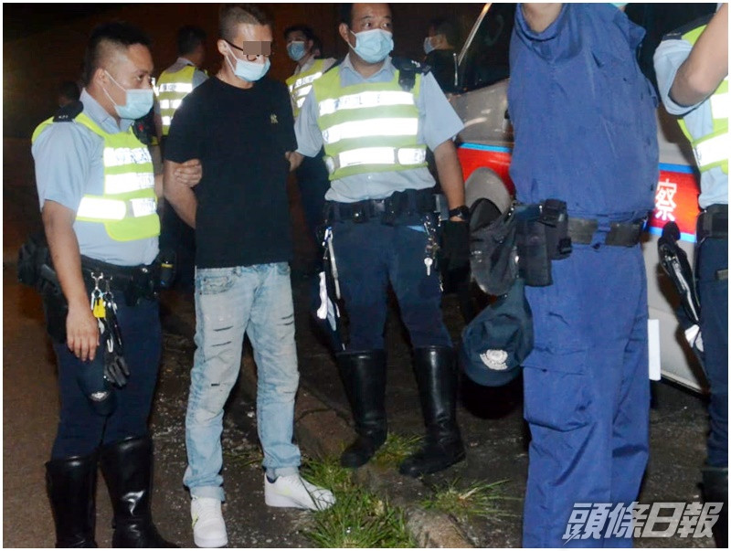 司機涉嫌危險駕駛被捕。