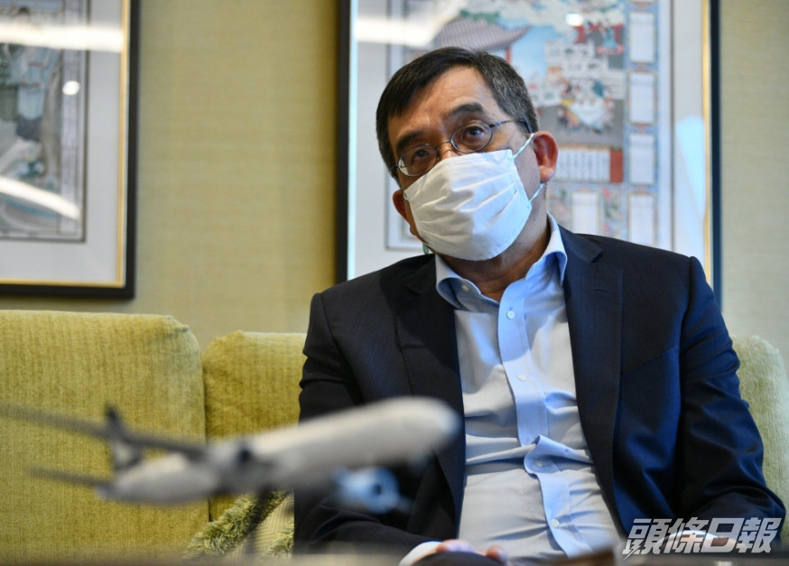 國泰行政總裁鄧健榮坦言即使完成所有重組工作,在旅客回升前公司仍未能「止血」。 蘇正謙攝