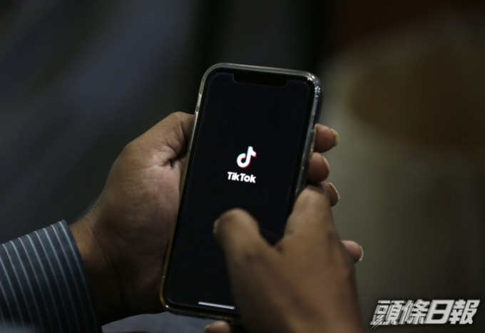 美國財長姆欽表示TikTok不能再以現時模式運作大量收集美國人數據。AP圖片