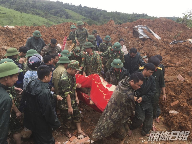 最少有5名軍人死亡。AP