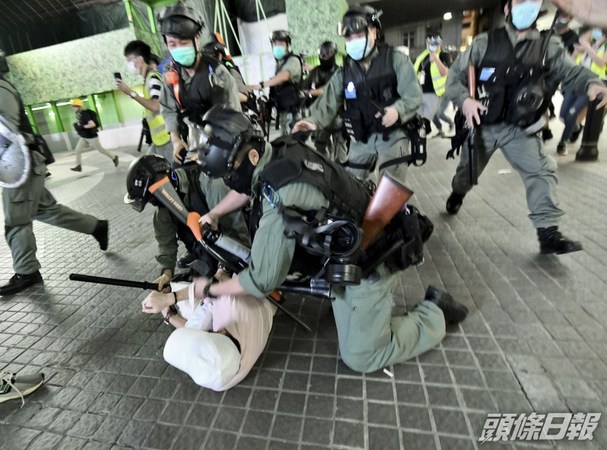 警方昨日在銅鑼灣拘捕多人。資料圖片