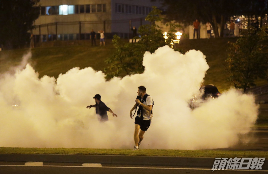 白俄羅斯數千人示威,爆發警民衝突。AP