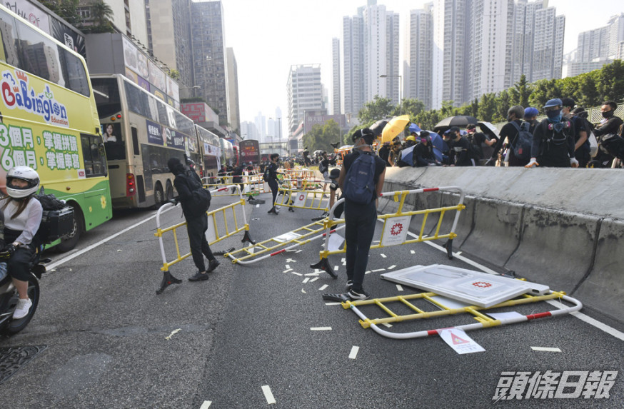 網民發起「大三罷」,示威者在多區堵路。 資料圖片