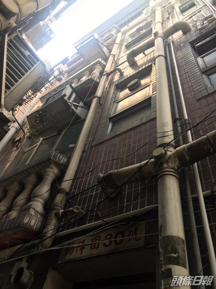 天水圍罕見迷你村屋 ,開價100萬承價即沽。