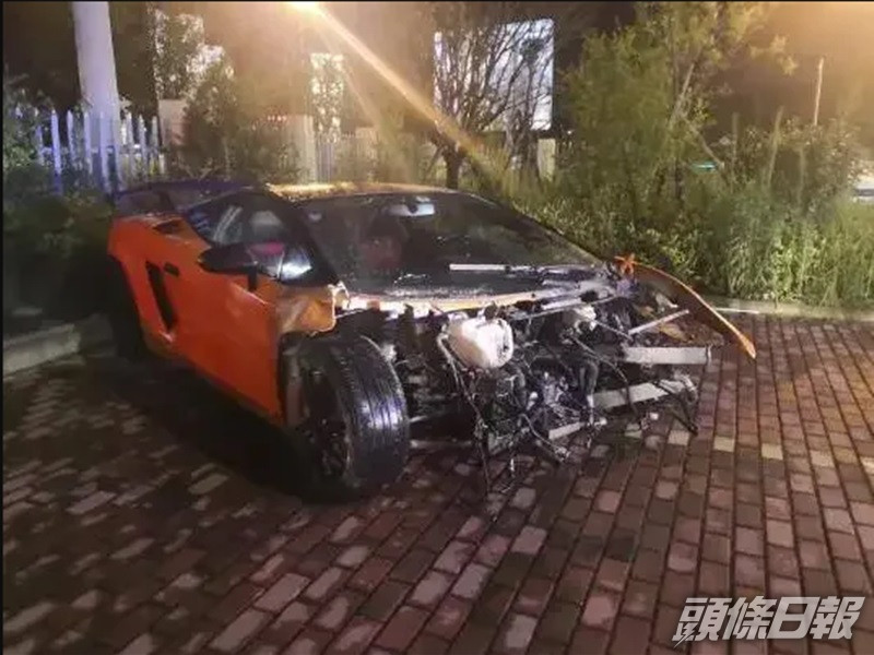 撞爛的林寶堅尼。網圖