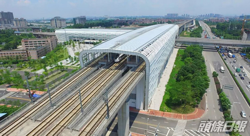 粵港澳大灣區將規劃建設13個城際鐵路和5個樞紐工程項目,總里程約775公里。 網圖