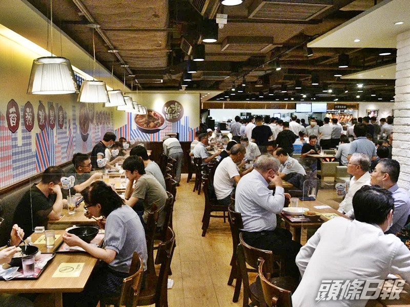許樹昌呼籲食肆及酒吧業界遵守限聚等防疫措施。資料圖片