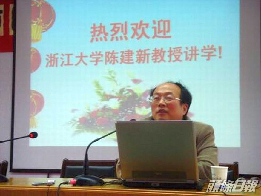 語文評卷組作文組組長的陳建新老師。(網圖)
