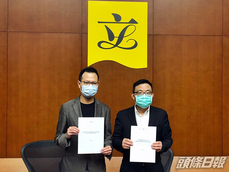 調查委員會內的民主派議員另發出「少數報告」,認為周浩鼎有意誤導立法會,誤導委員會的調查。