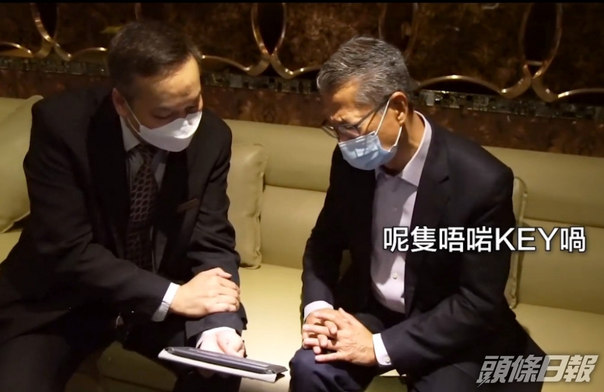財爺揀嚟揀去,都冇一隻歌識唱,結局有點搞笑。影片截圖