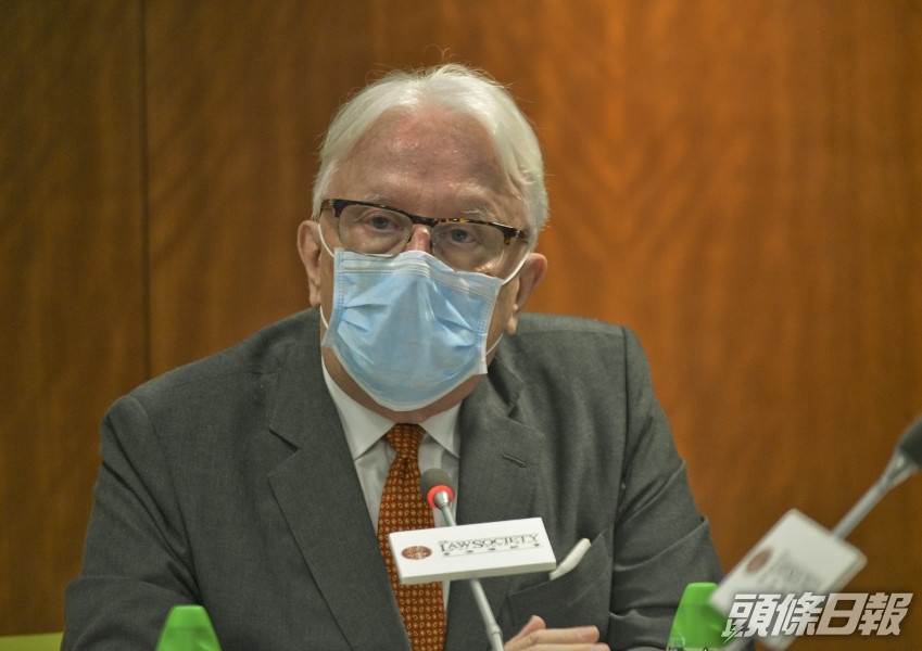 江樂士指,公務員首要職責是忠實地執行政府政策。