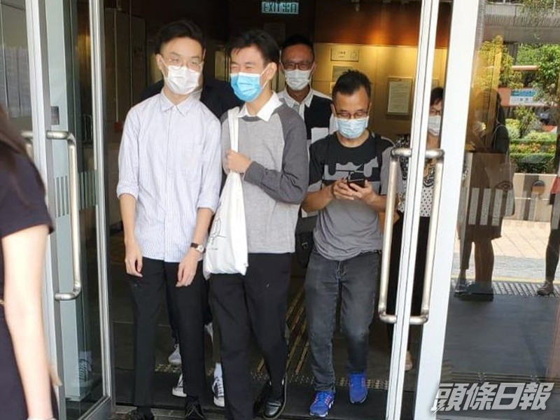 徐瑋樂(灰色上衫藍色口罩)。蕭文軒攝