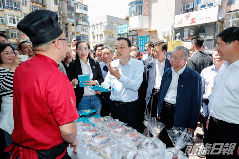 李克強山東視察保就業 指「地攤經濟」是生機