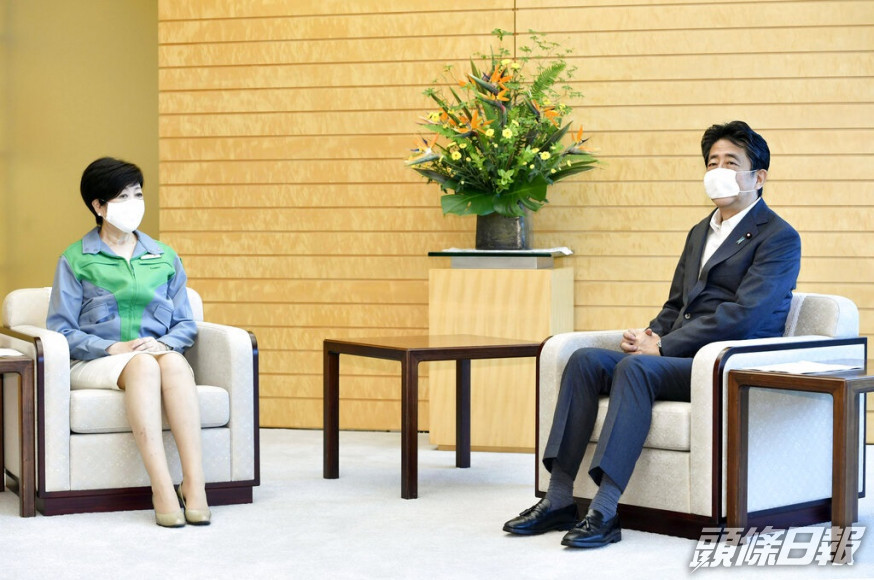 小池百合子到首相官邸與安倍會面。AP圖片