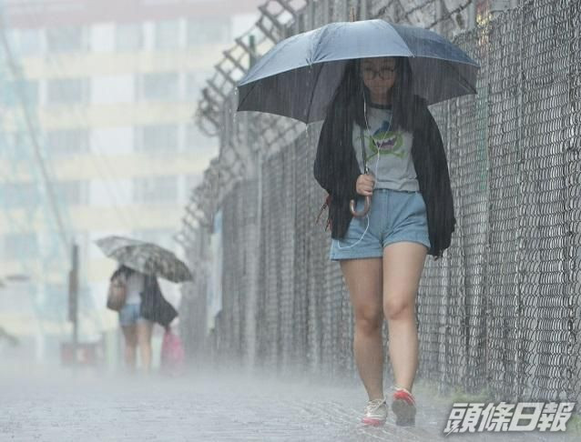 天文台凌晨一度發出黑雨。資料圖片