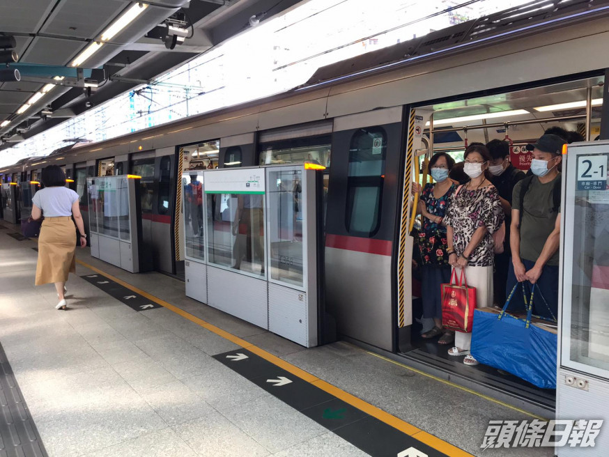 觀塘線列車服務一度受阻。
